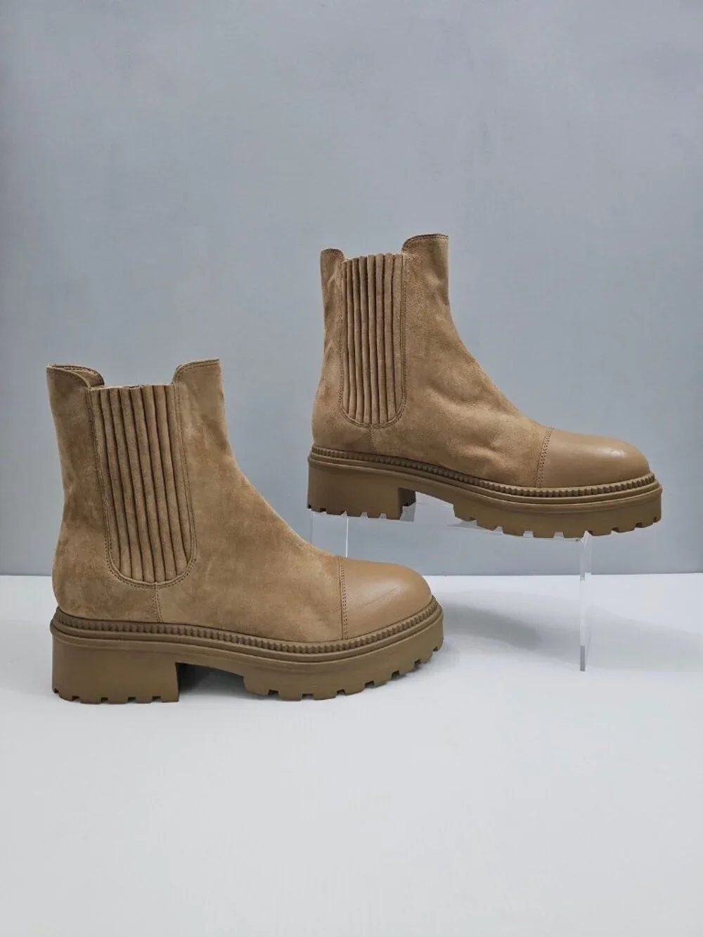 Marc Fisher LTD Hadria Chelsea Ankle Boot Natural Tan Suede Cap Toe Womens 9